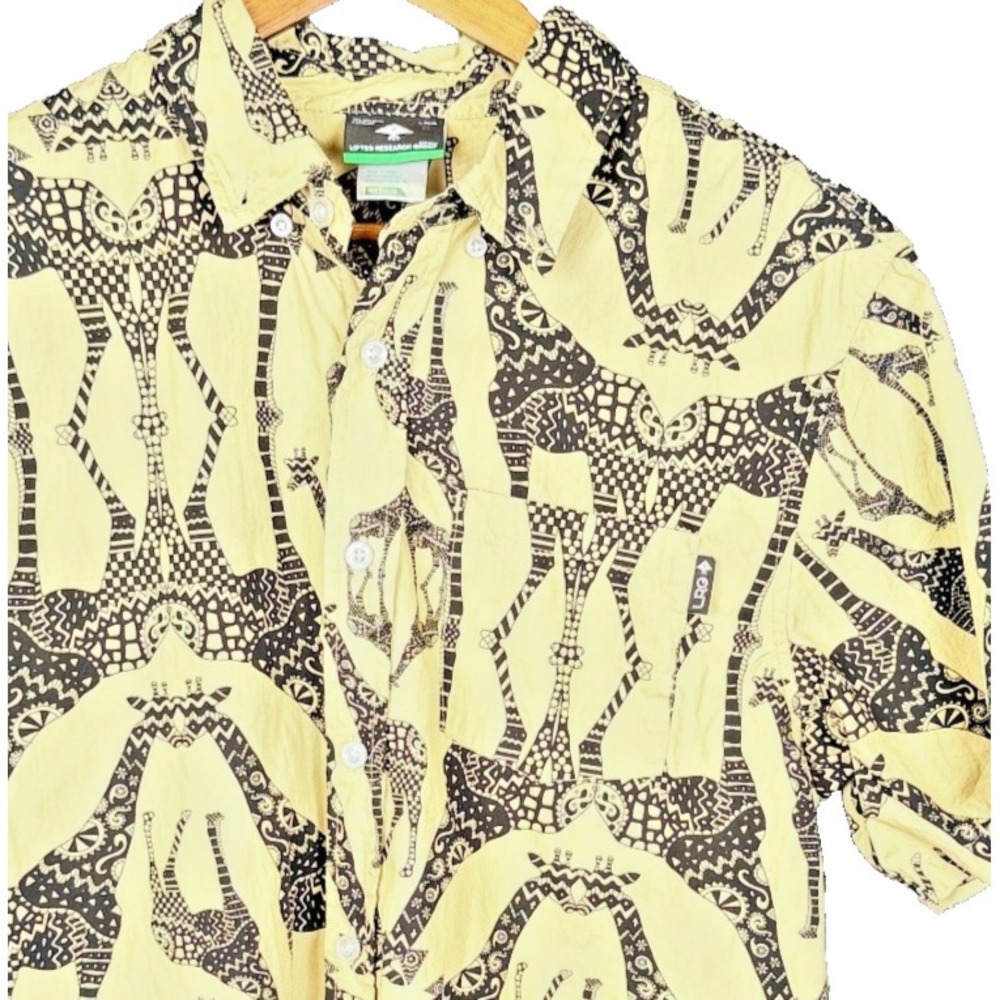LRG‎ Giraffe All Over Print Short Sleeve Button Shirt Medium Yellow Black Cotton